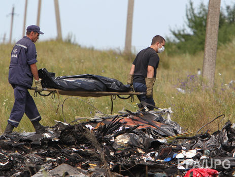 17.července 2014, místo u okupovaného města Torez Doněcké oblasti.  Pracovníci vyzvednout ostatky 298 cestujících na palubě MN17